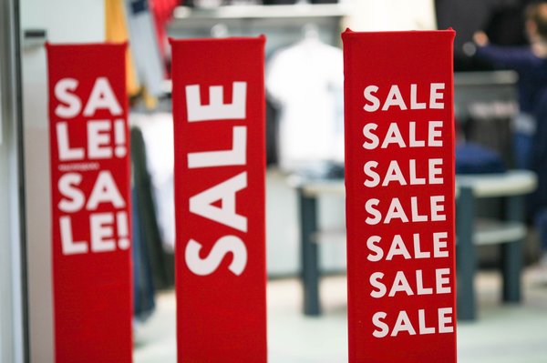 Banderole affichage soldes blanc et rouge : augmentez vos ventes !